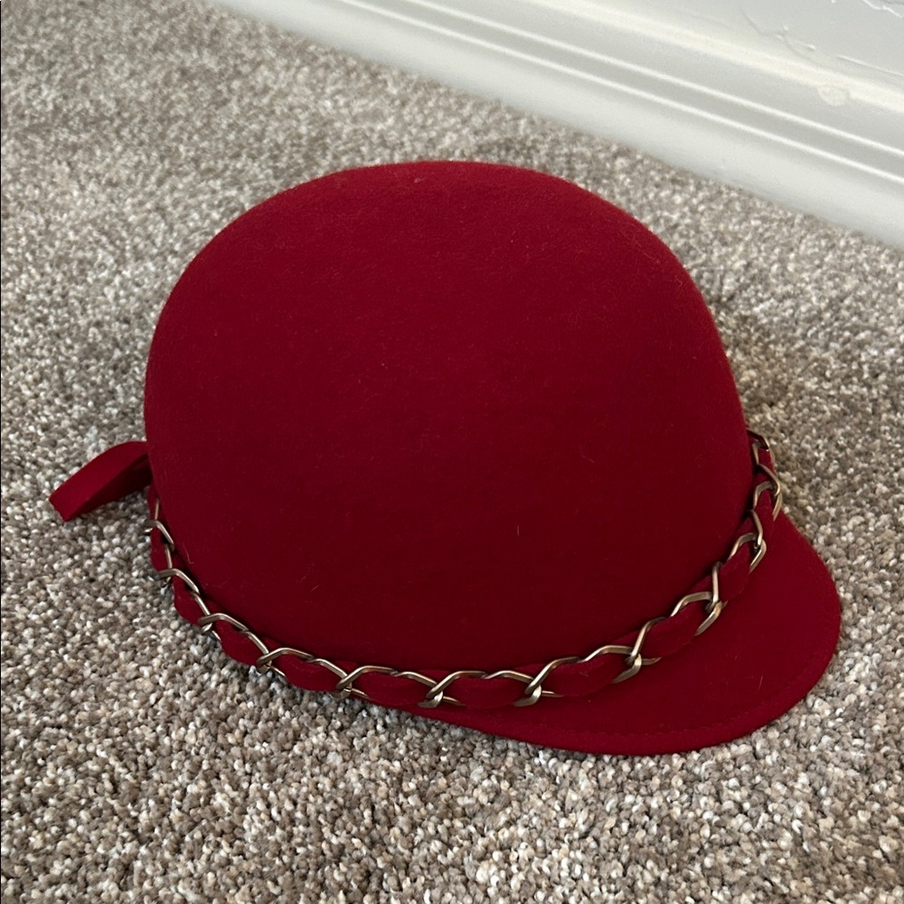 Chic Burgundy Women's Hat with Chain Accent